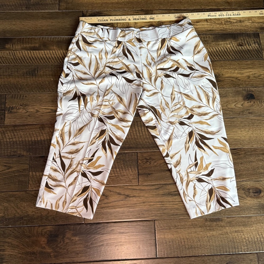 Susan GraverNWOT Liquid Knit Crop Pants XL Petite White Gold Leaf Print Pull On